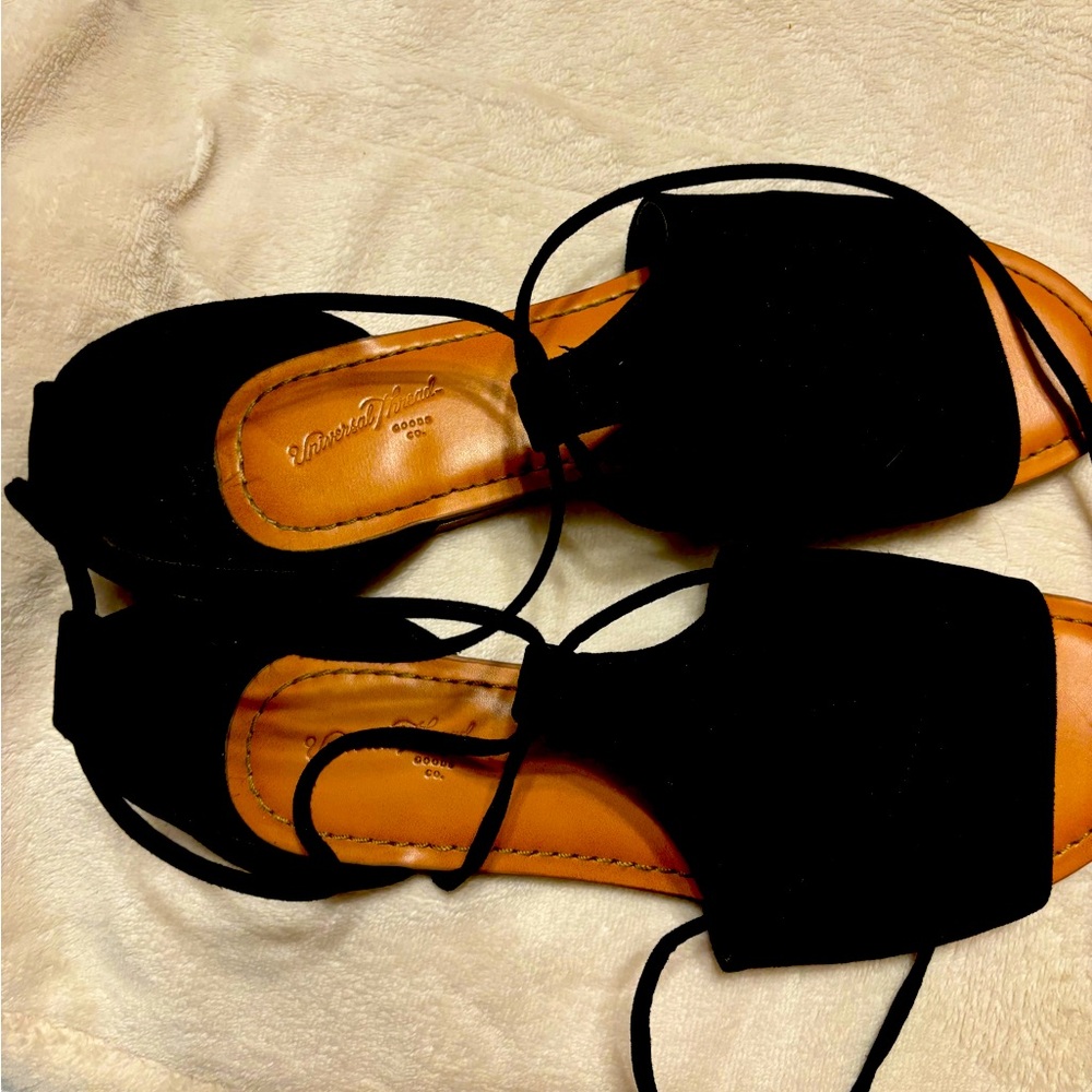 Strap tie black sandals😻